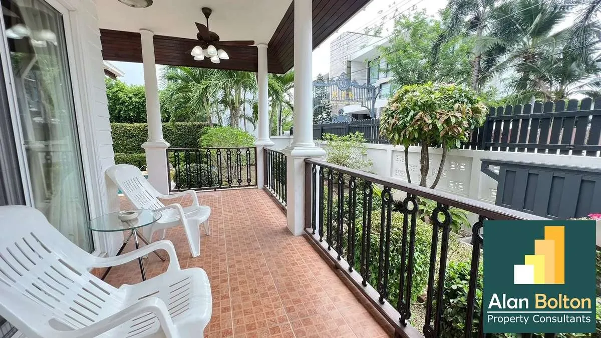 Pool Villa 3 Bedrooms 3 Bathrooms in East Pattaya photo 9