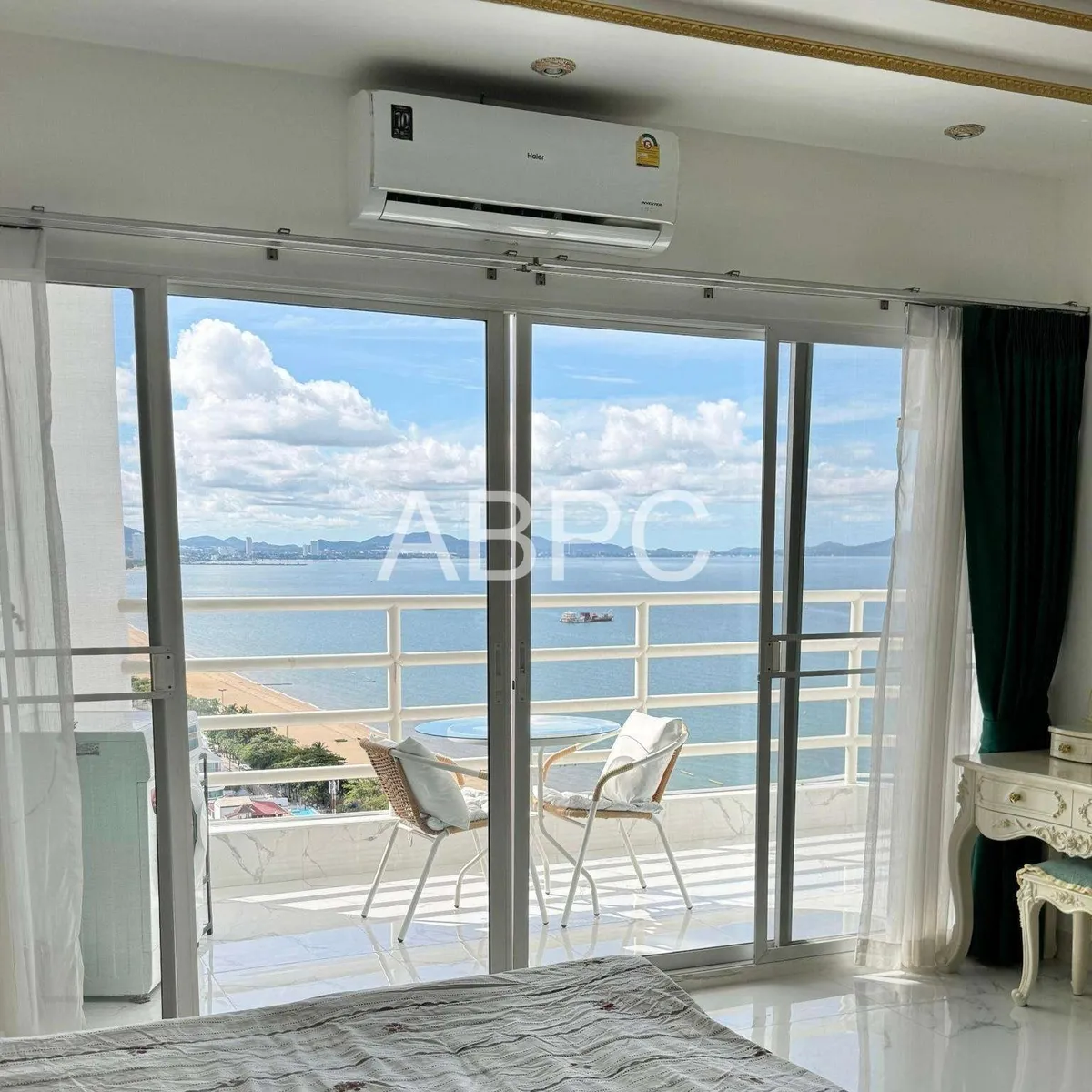Ocean View Studio Condo in Jomtien - View Talay 8
