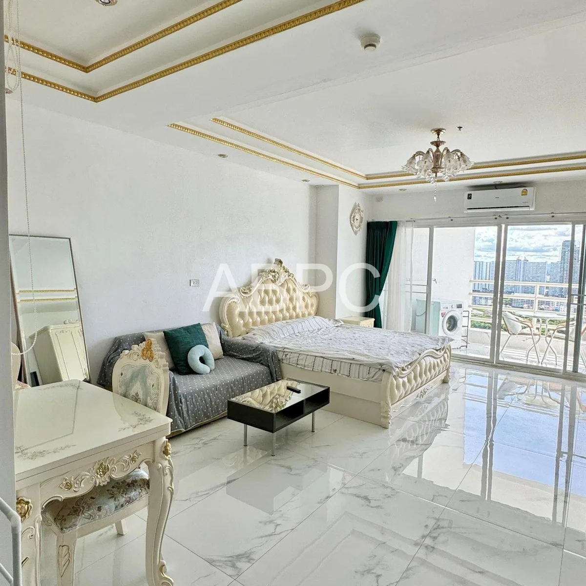 Ocean View Studio Condo in Jomtien - View Talay 8 photo 3