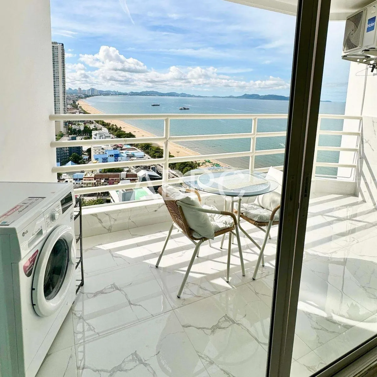 Ocean View Studio Condo in Jomtien - View Talay 8 photo 6