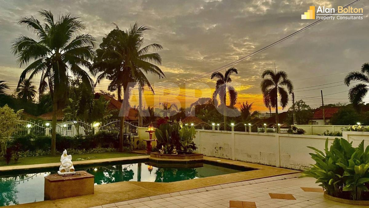 4 Bed 5 Bath in East Pattaya