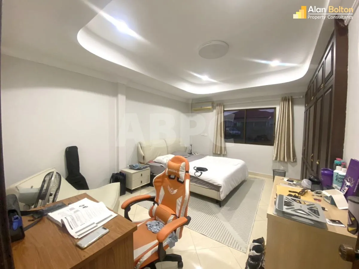4 Bed 5 Bath in East Pattaya photo 15