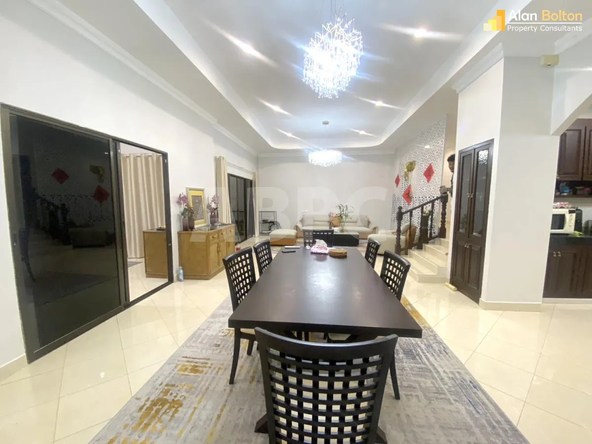 4 Bed 5 Bath in East Pattaya photo 18
