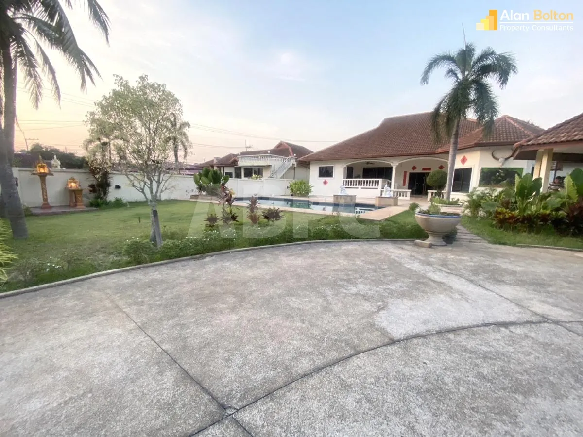 4 Bed 5 Bath in East Pattaya photo 3