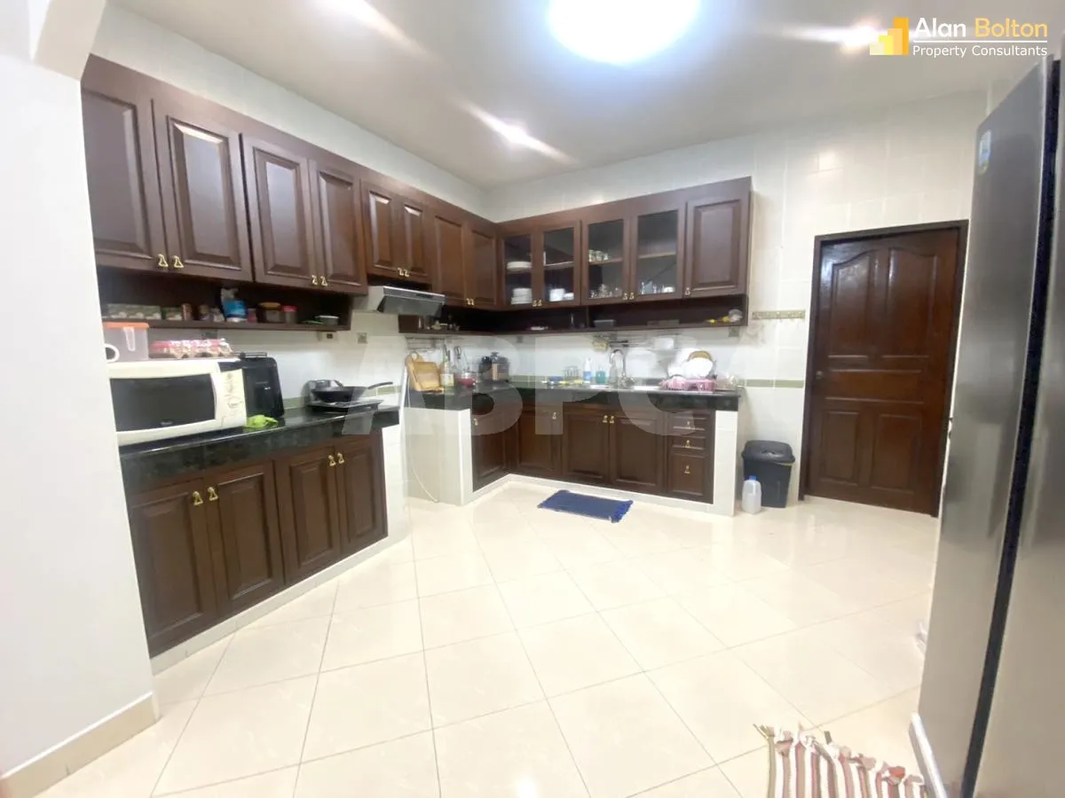 4 Bed 5 Bath in East Pattaya photo 4