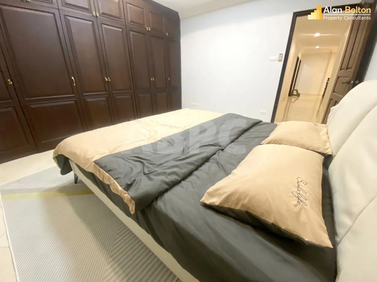 4 Bed 5 Bath in East Pattaya photo 5