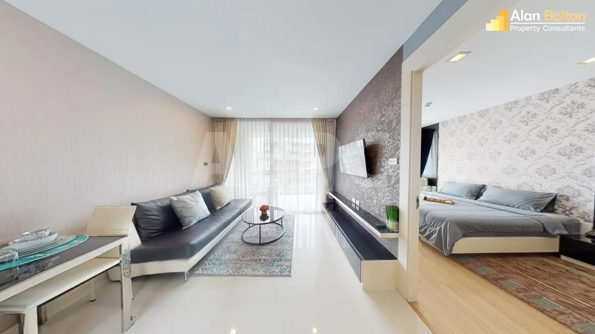 Large 1 Bed 1 Bath Condo in Central Pattaya photo 2