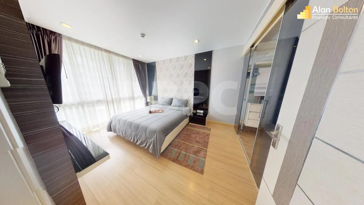 Large 1 Bed 1 Bath Condo in Central Pattaya photo 3