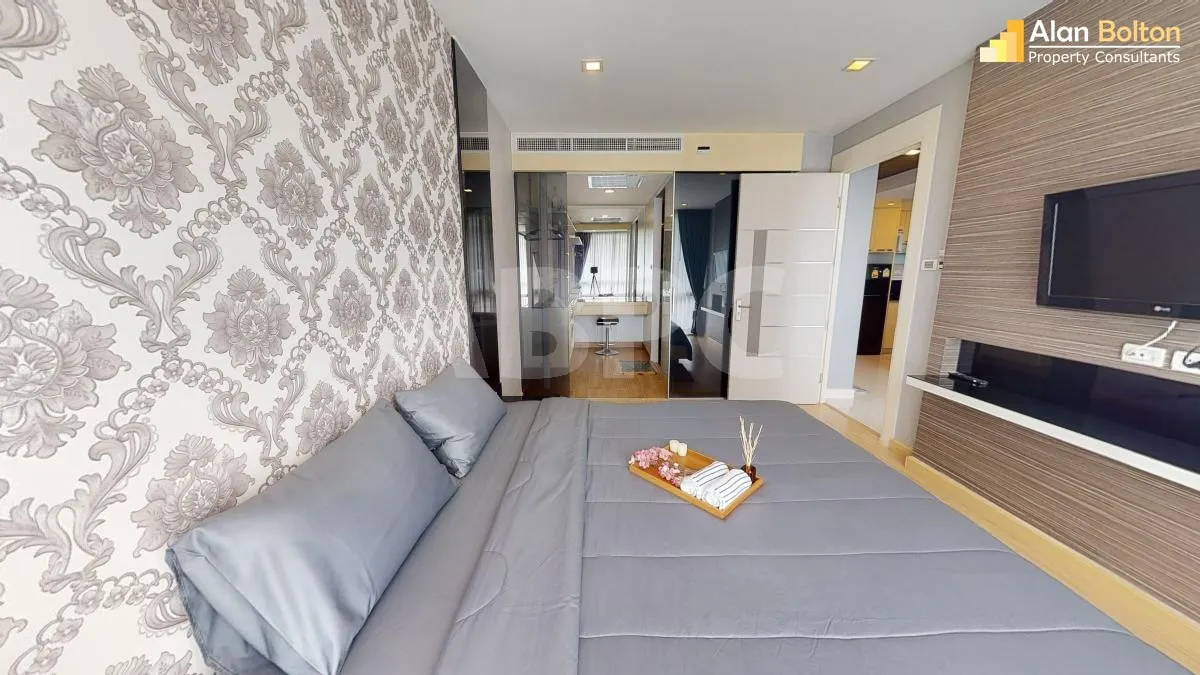 Large 1 Bed 1 Bath Condo in Central Pattaya photo 4