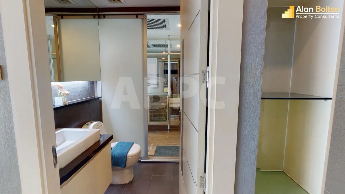Large 1 Bed 1 Bath Condo in Central Pattaya photo 7