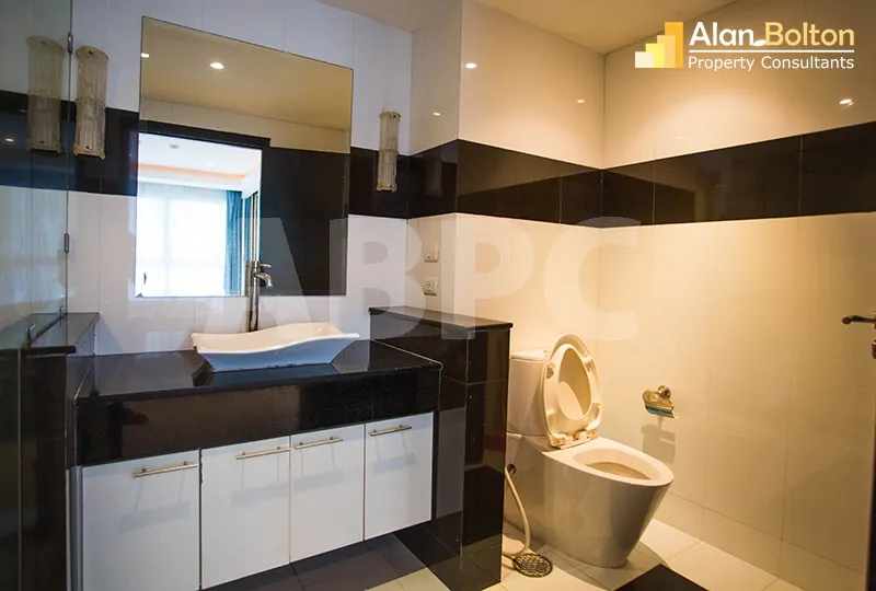 Large 1 Bed 1 Bath Condo In Central Pattaya photo 7