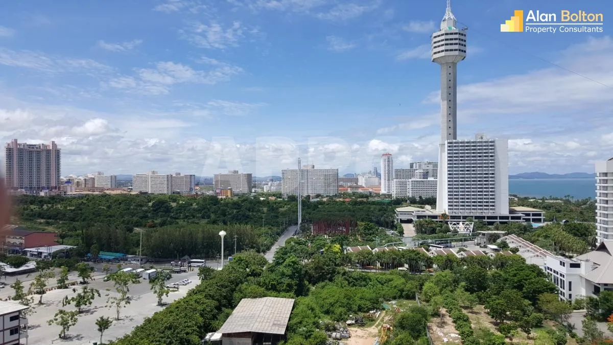 1 Bed 1 Bath Condo in Pratumnak photo 2