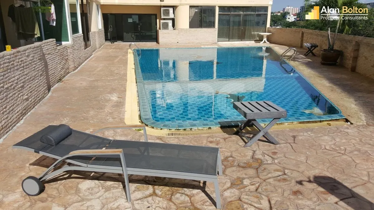1 Bed 1 Bath Condo in Pratumnak photo 3