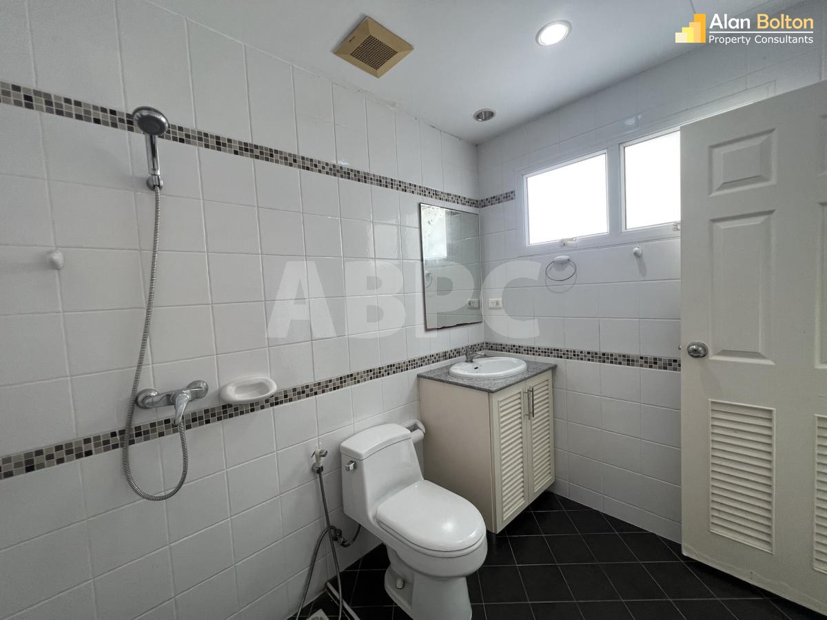 2 Bed 3 Bath Townhouse in East Pattaya photo 27