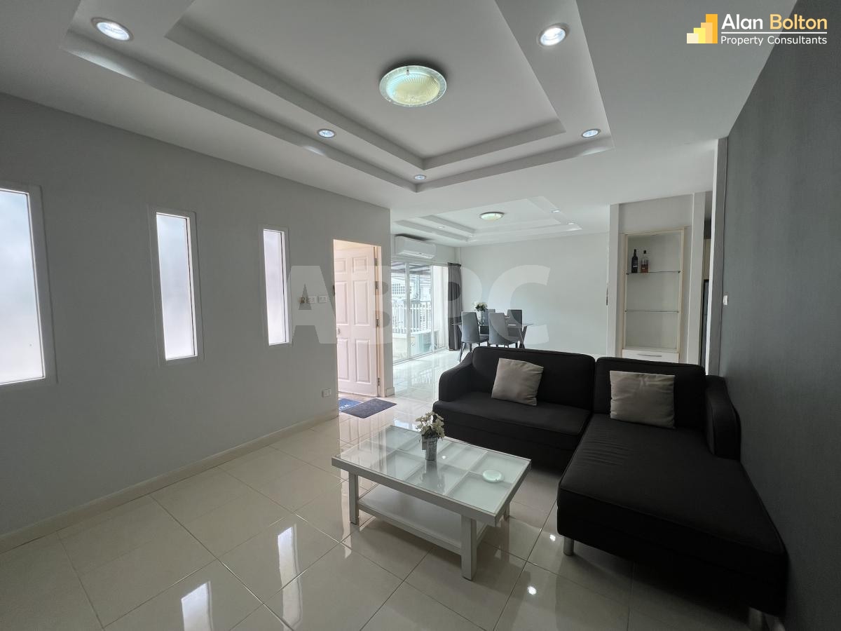 2 Bed 3 Bath Townhouse in East Pattaya photo 11