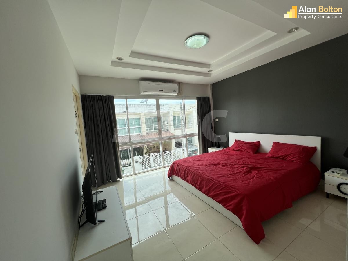 2 Bed 3 Bath Townhouse in East Pattaya photo 21