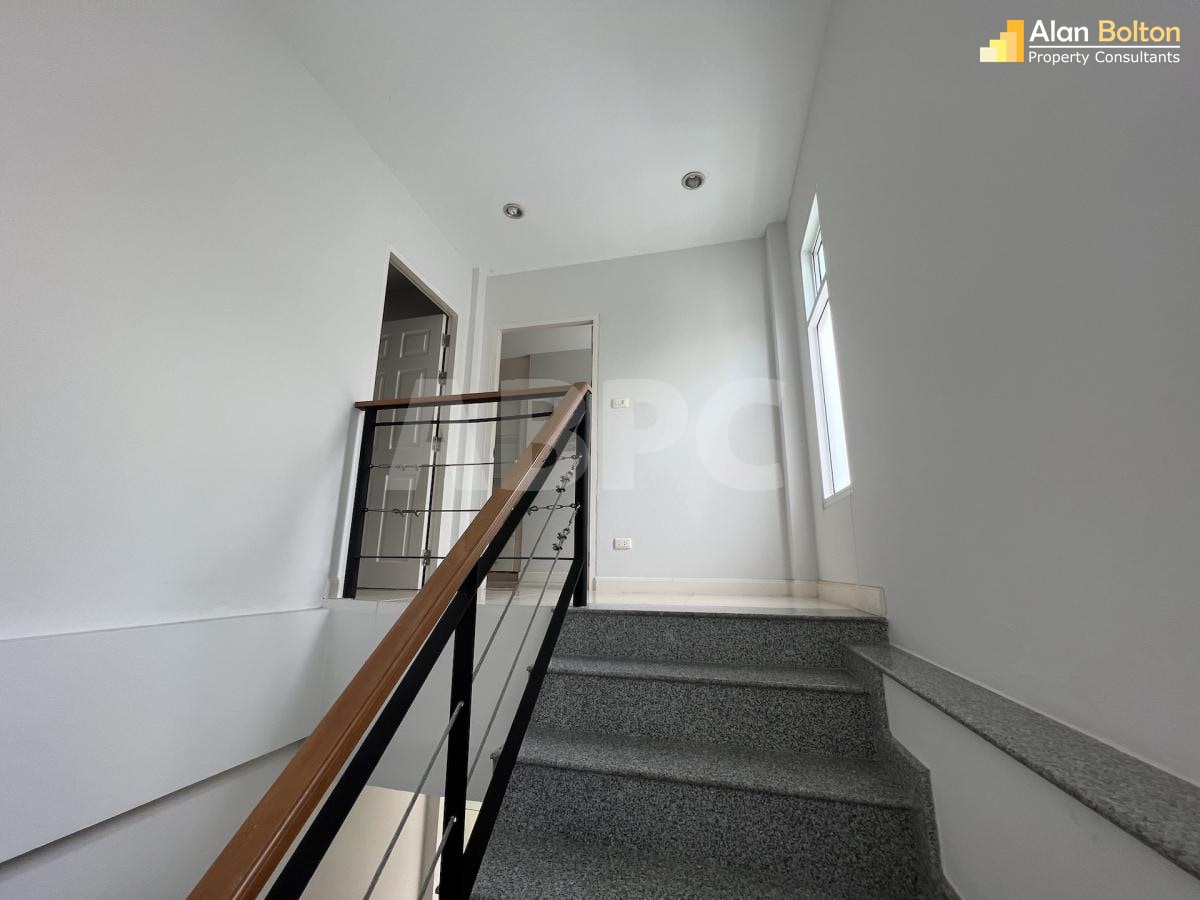 2 Bed 3 Bath Townhouse in East Pattaya photo 18