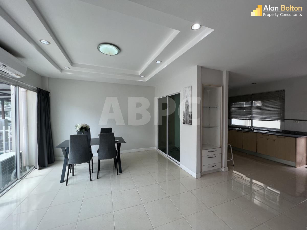 2 Bed 3 Bath Townhouse in East Pattaya photo 13