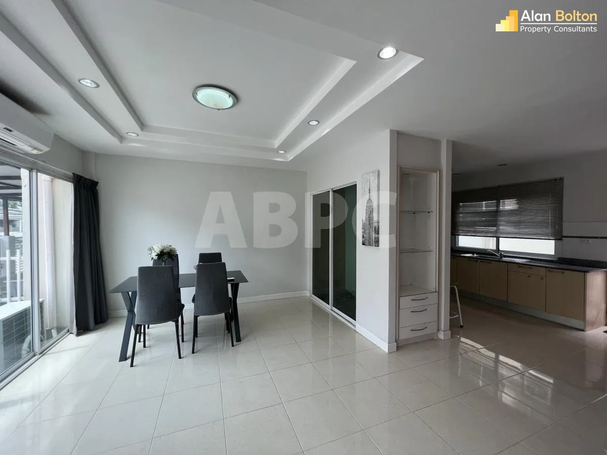 2 Bed 3 Bath Townhouse in East Pattaya photo 12