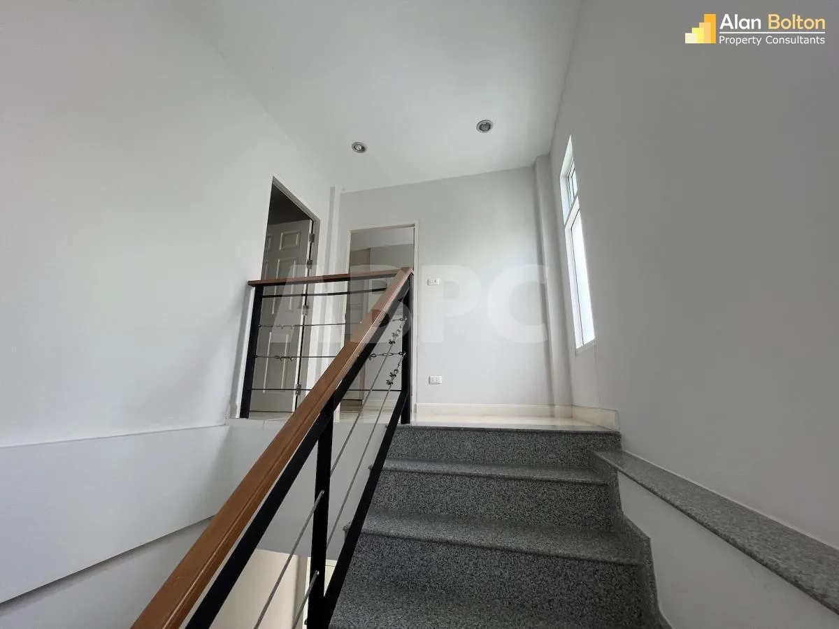 2 Bed 3 Bath Townhouse in East Pattaya photo 17