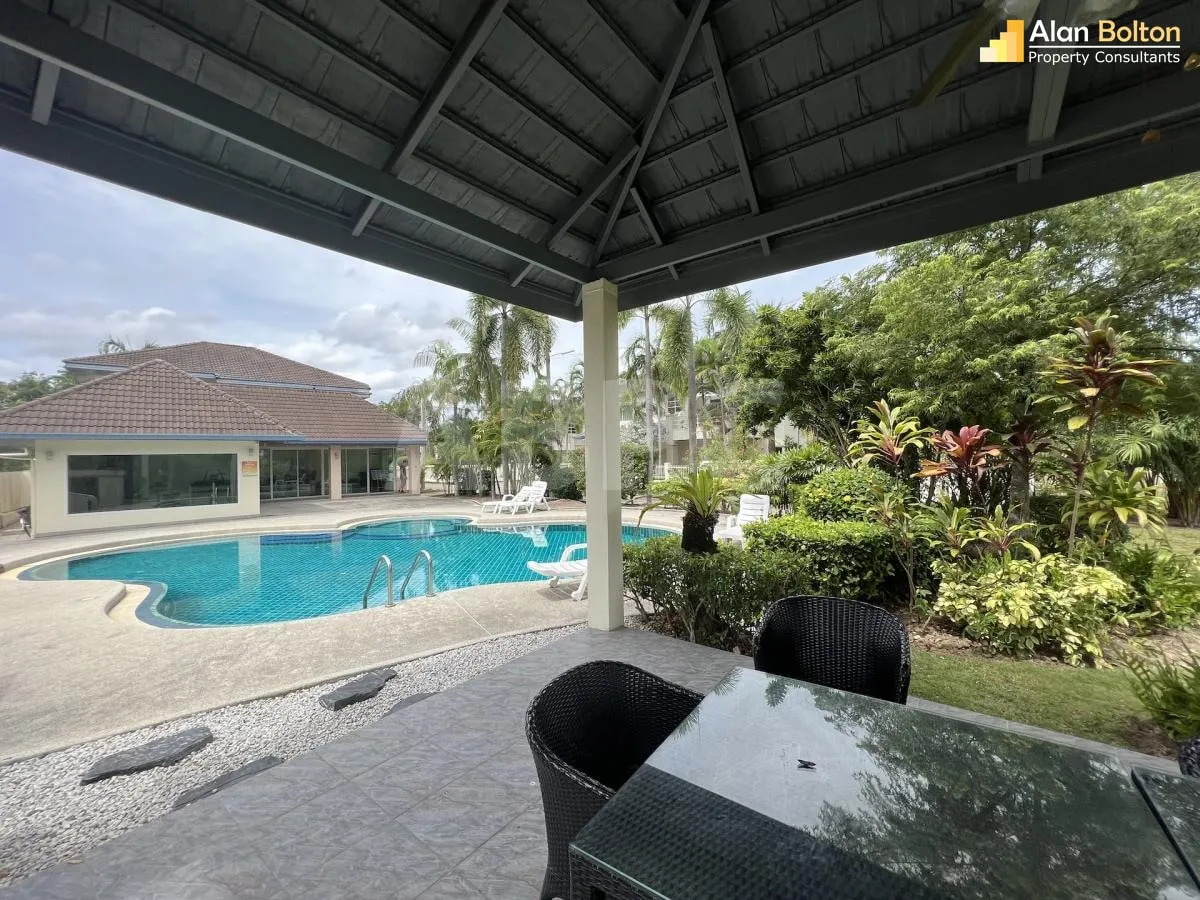2 Bed 3 Bath Townhouse in East Pattaya photo 3