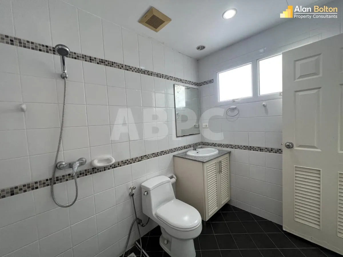 2 Bed 3 Bath Townhouse in East Pattaya photo 26