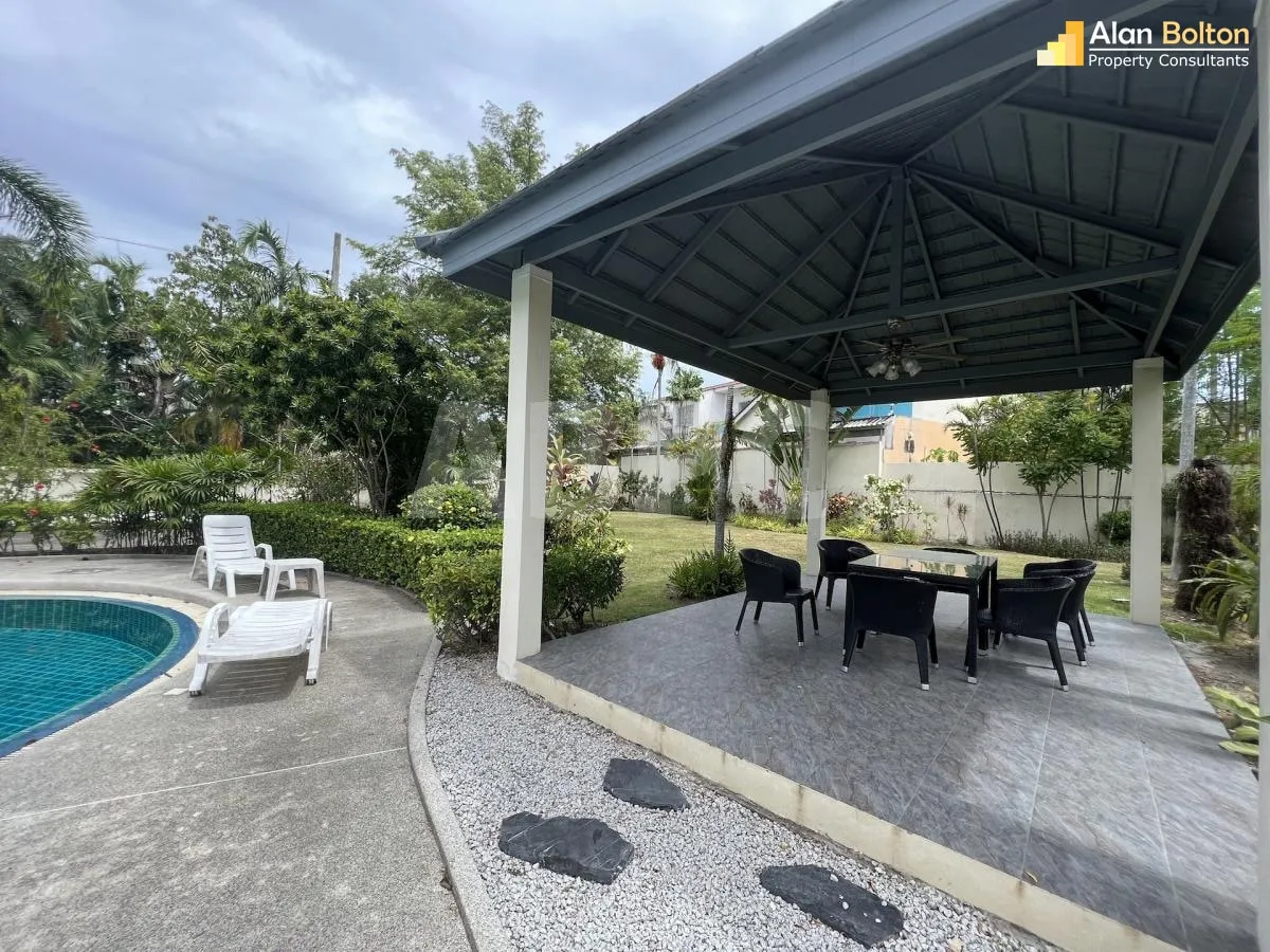 2 Bed 3 Bath Townhouse in East Pattaya photo 4