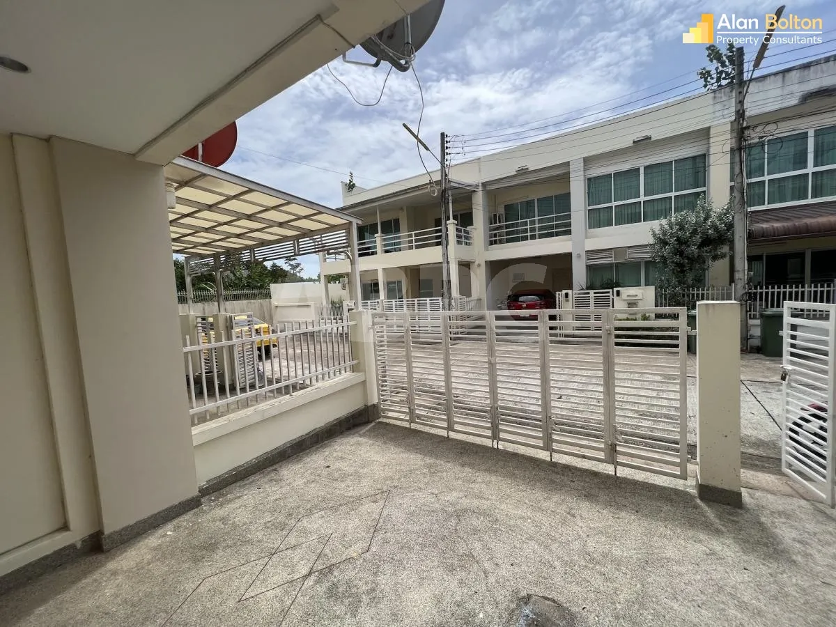 2 Bed 3 Bath Townhouse in East Pattaya photo 7