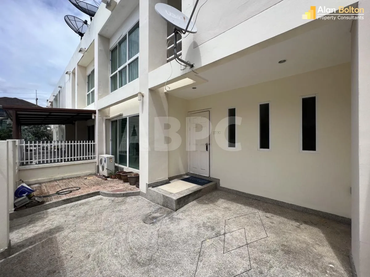 2 Bed 3 Bath Townhouse in East Pattaya photo 8