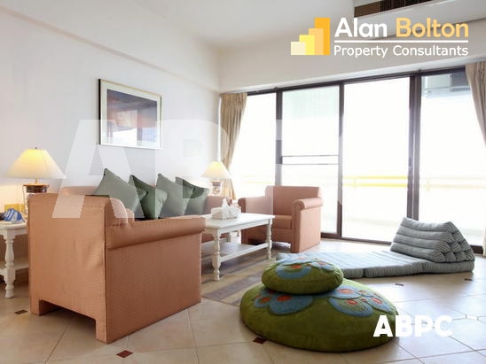 Beachfront Condo For Rent in Sunshine Beach photo 2