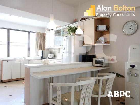 Beachfront Condo For Rent in Sunshine Beach photo 4