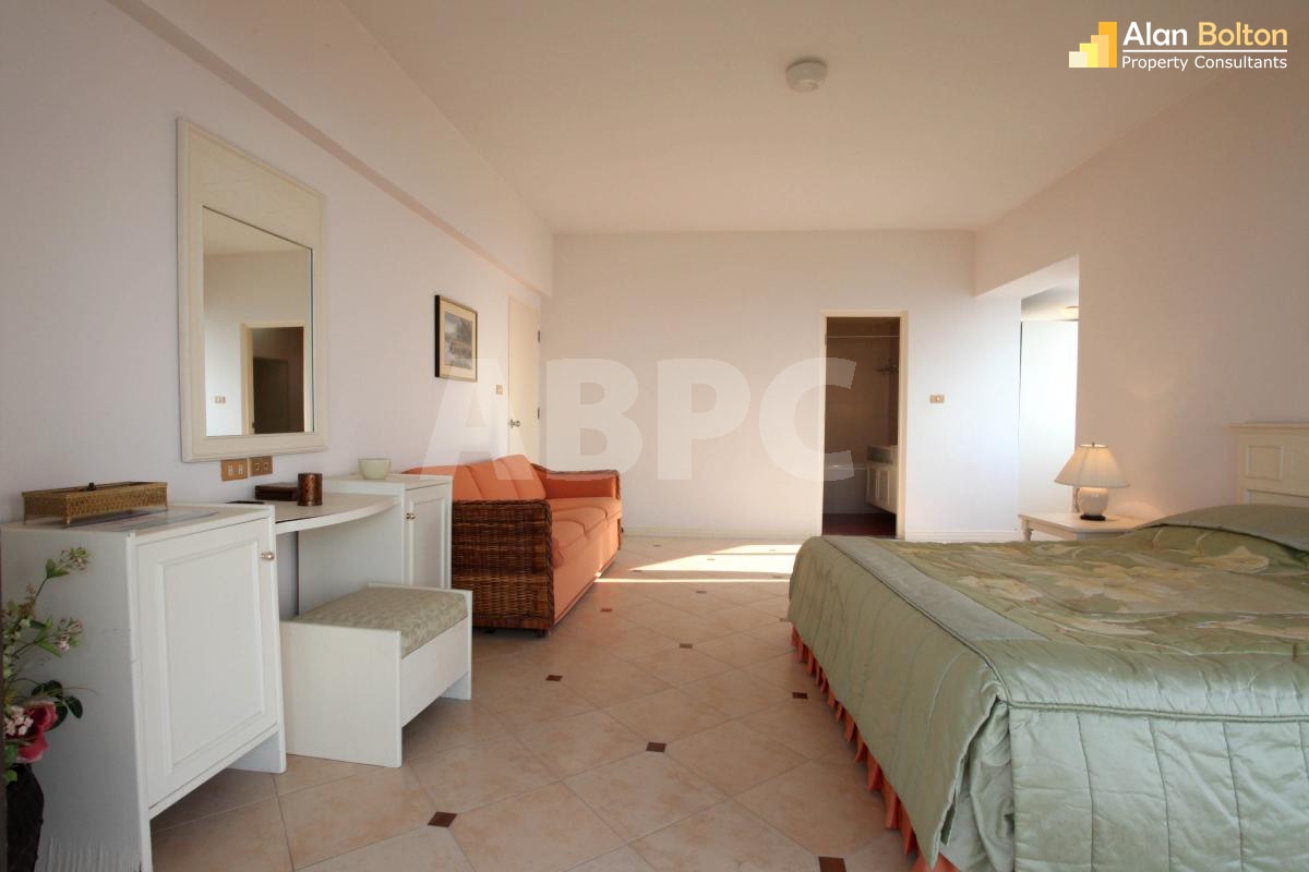 Beachfront Condo For Rent in Sunshine Beach photo 6