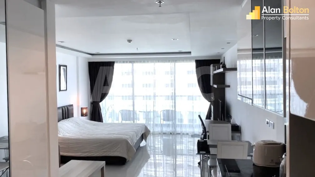 Studio Bed 1 Bath in Wong Amat ABPC0729 photo 5