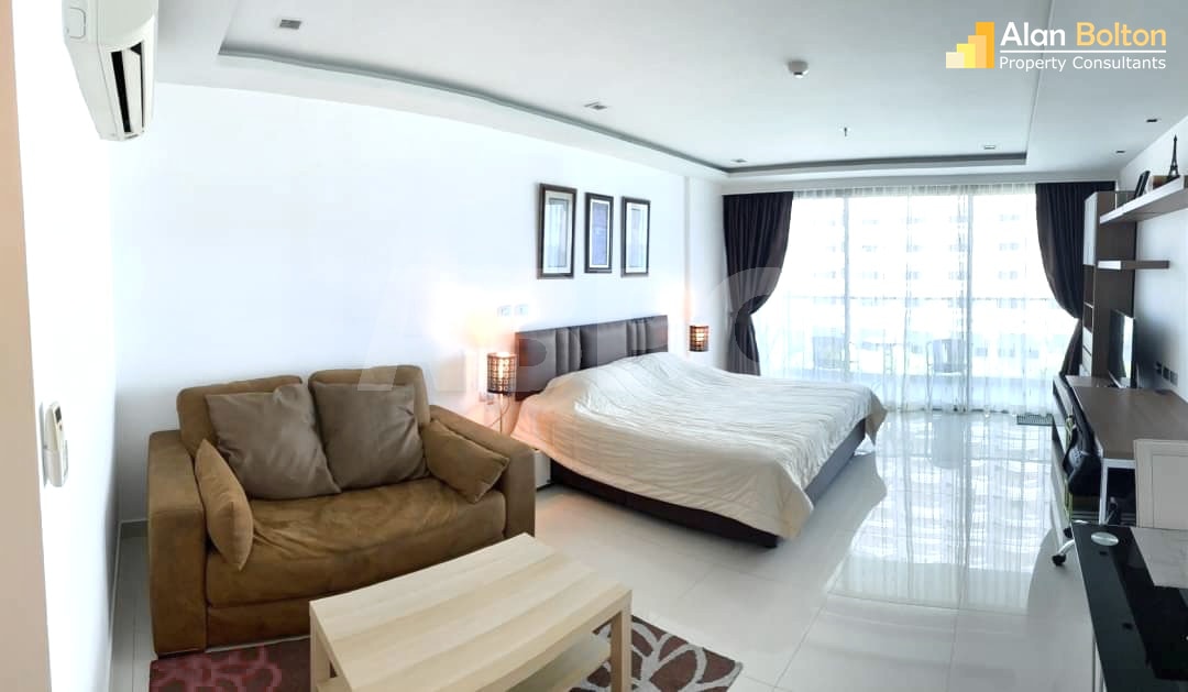 Studio Bed 1 Bath in Wong Amat ABPC0729 photo 4