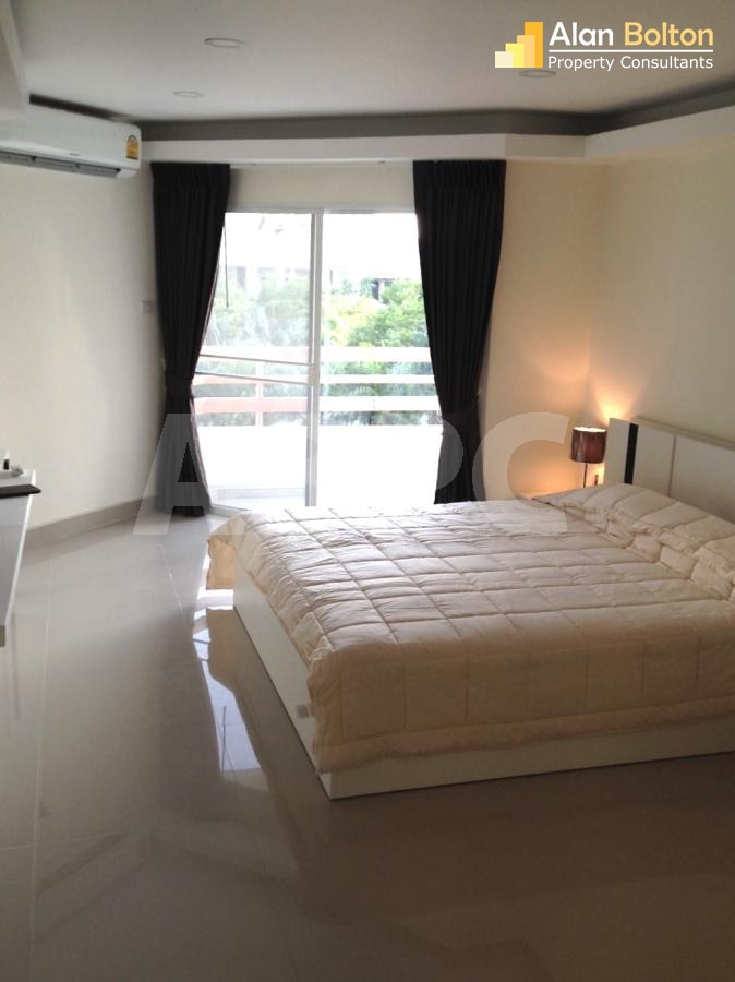 Large Partial Ocean View 1 Bedroom 1 Bathroom Condo in Pratumnak photo 10