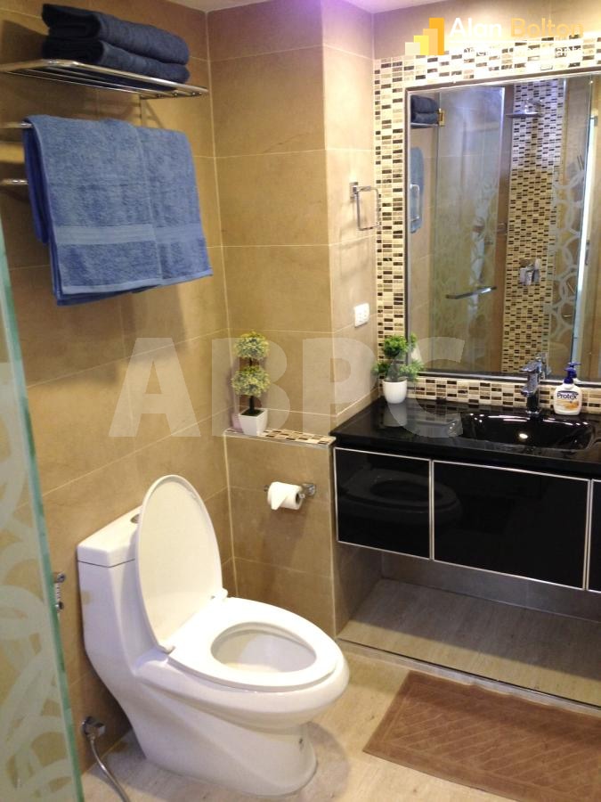 Large Partial Ocean View 1 Bedroom 1 Bathroom Condo in Pratumnak photo 12