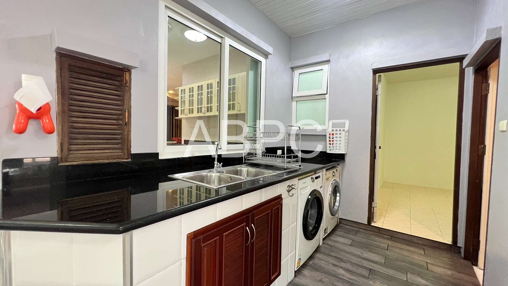 5 Bed Pool Villa in Central Park Hillside Village photo 8