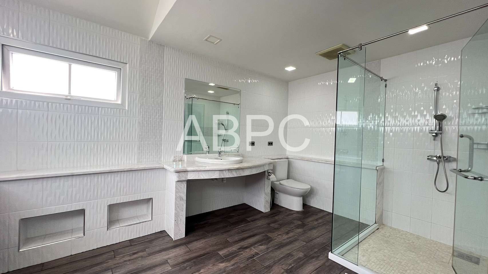 5 Bed Pool Villa in Central Park Hillside Village photo 12