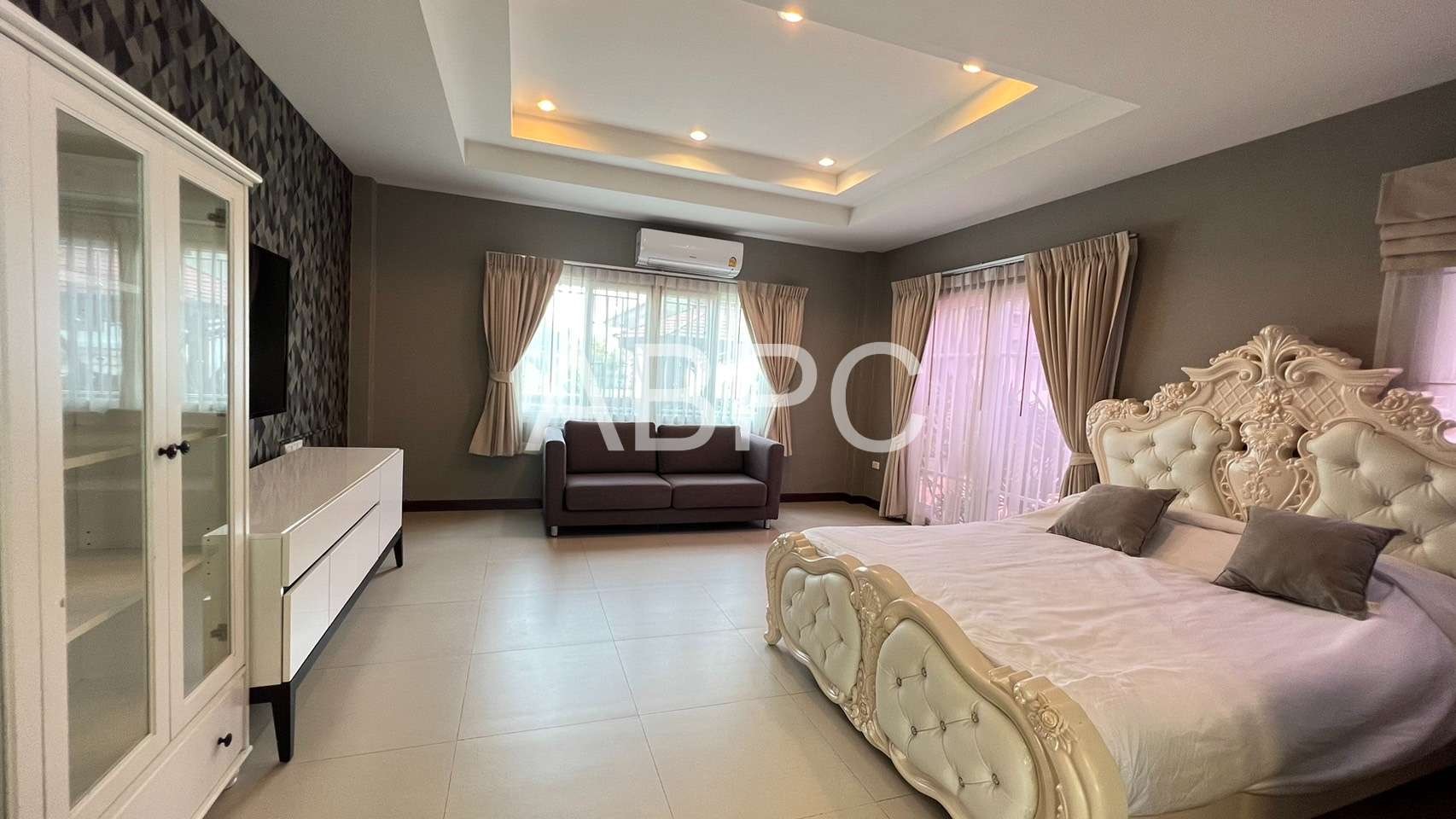 5 Bed Pool Villa in Central Park Hillside Village photo 6