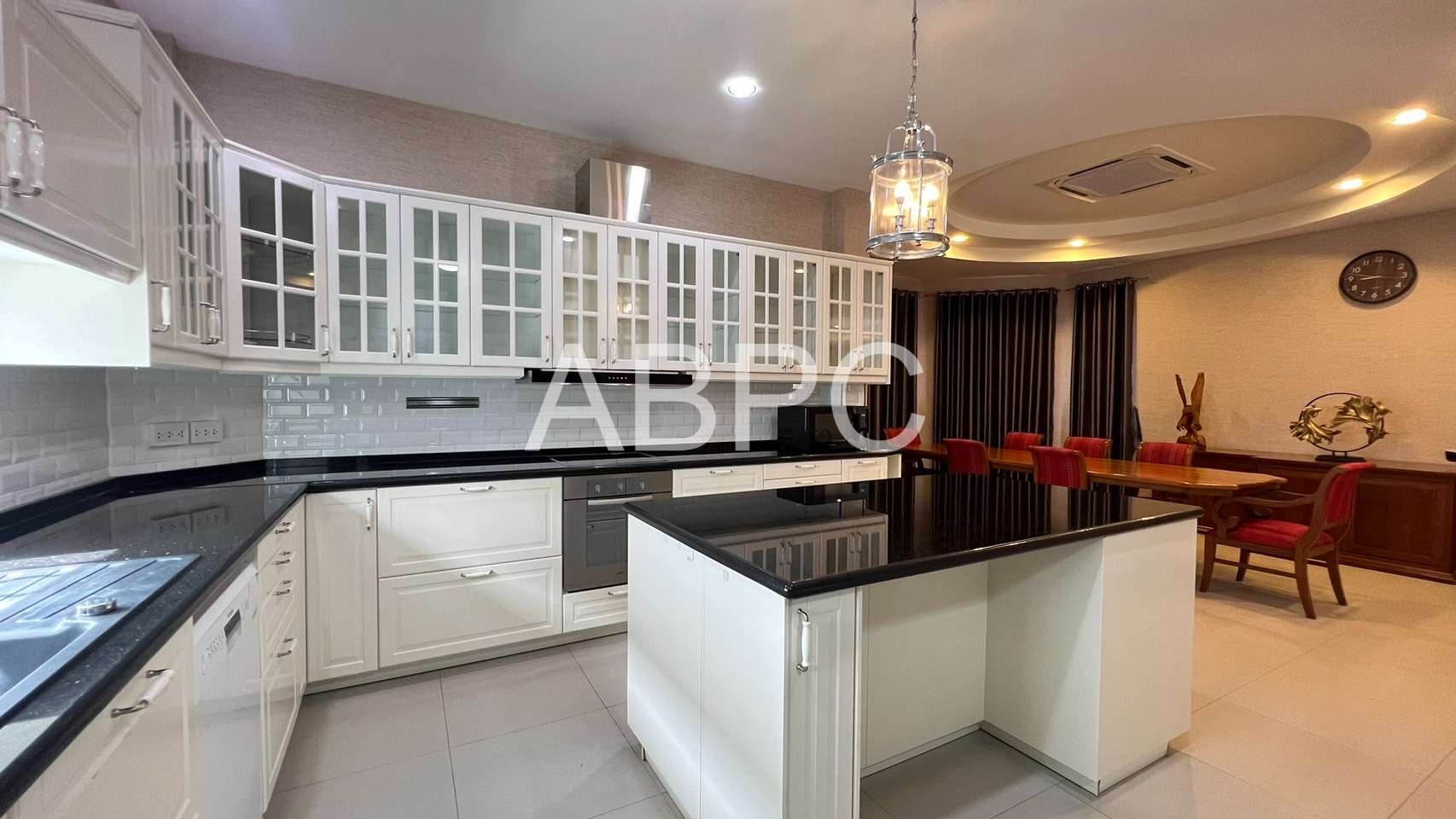 5 Bed Pool Villa in Central Park Hillside Village photo 5