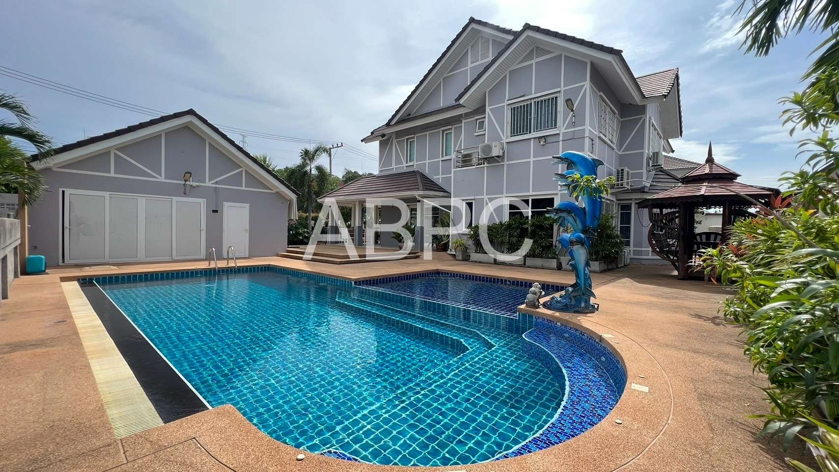 5 Bed Pool Villa in Central Park Hillside Village