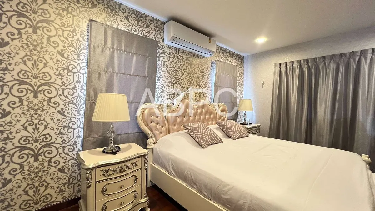5 Bed Pool Villa in Central Park Hillside Village photo 10