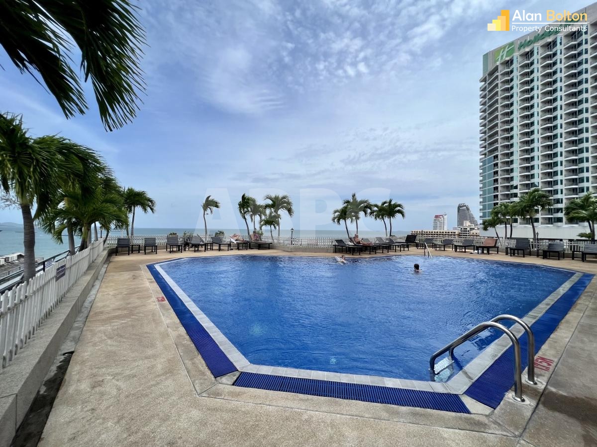 Ocean View Studio Condo In Central Pattaya photo 2