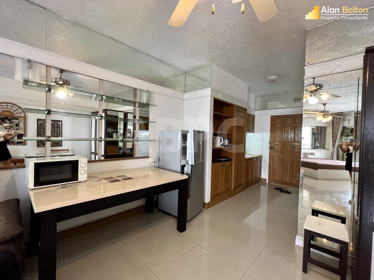 Ocean View Studio Condo In Central Pattaya photo 5
