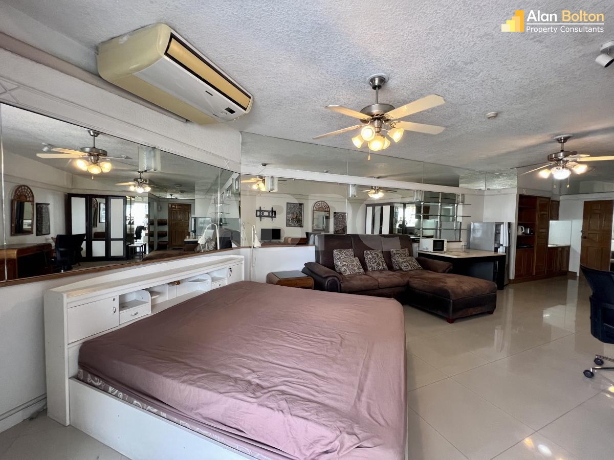 Ocean View Studio Condo In Central Pattaya photo 23