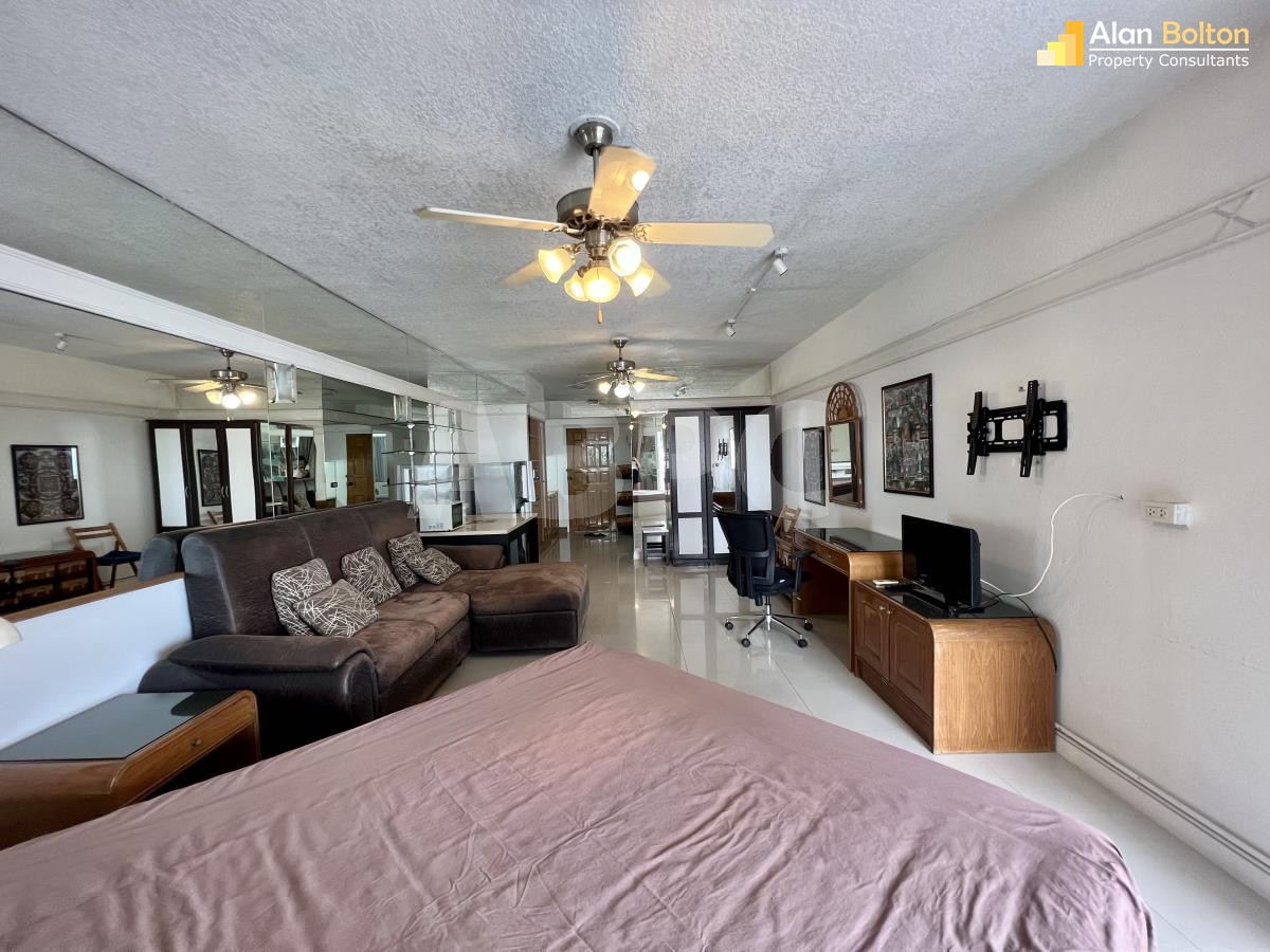 Ocean View Studio Condo In Central Pattaya photo 24