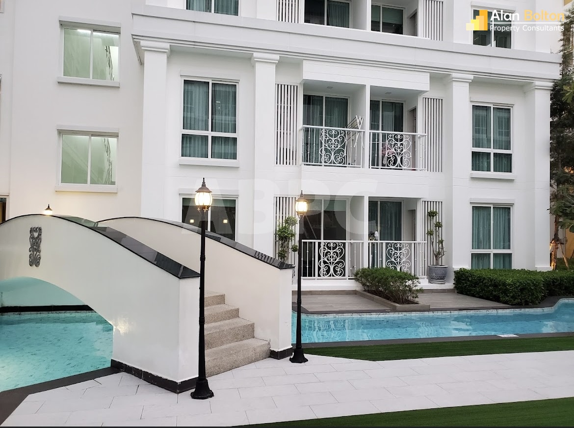 Pool View 1 Bed 1 Bath Condo in Jomtien