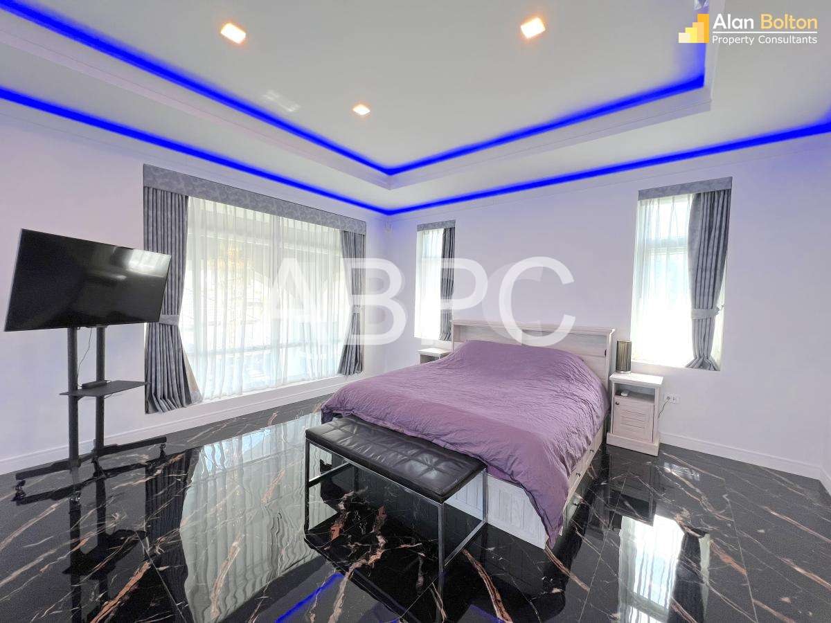 Luxury Modern 4 Bedroom 3 bathroom Pool Villa In East Pattaya photo 4