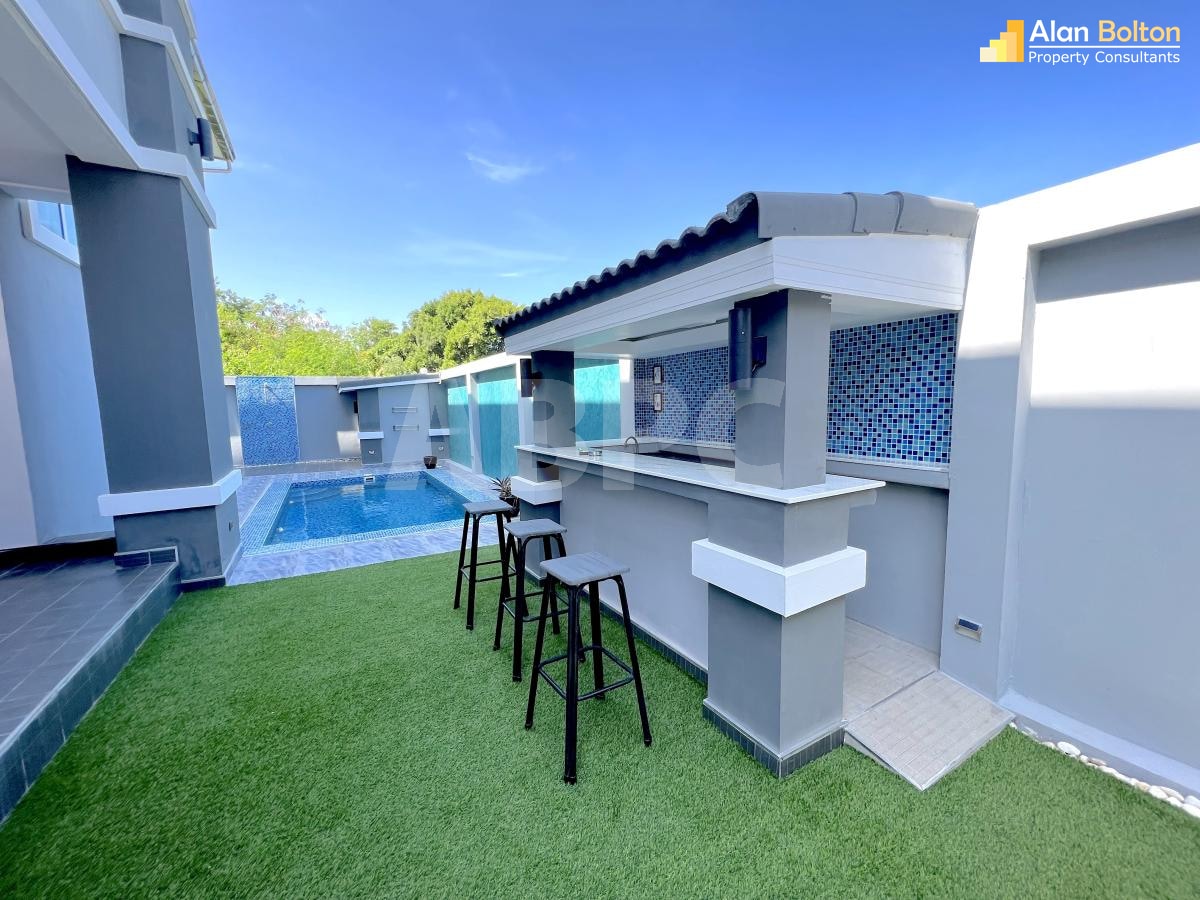 Luxury Modern 4 Bedroom 3 bathroom Pool Villa In East Pattaya photo 5