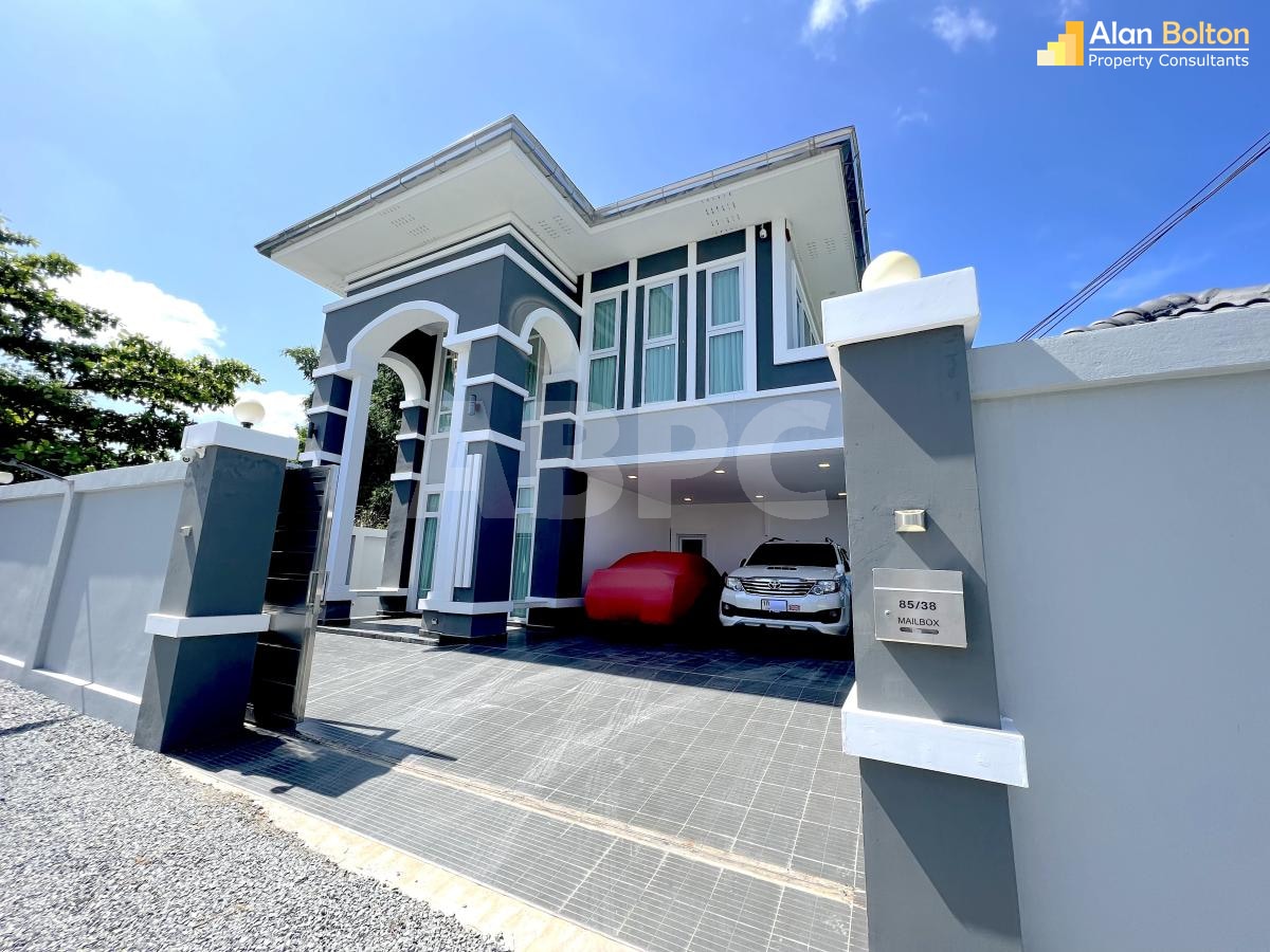 Luxury Modern 4 Bedroom 3 bathroom Pool Villa In East Pattaya